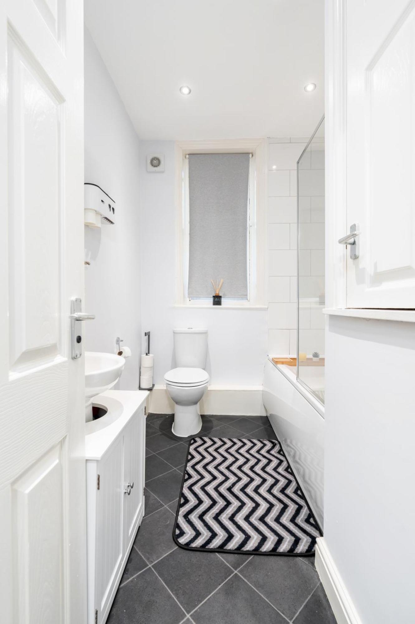 Stunning Centre Apartment, With 2 Double Beds
